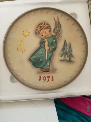 1971 Christmas Hummel Plate