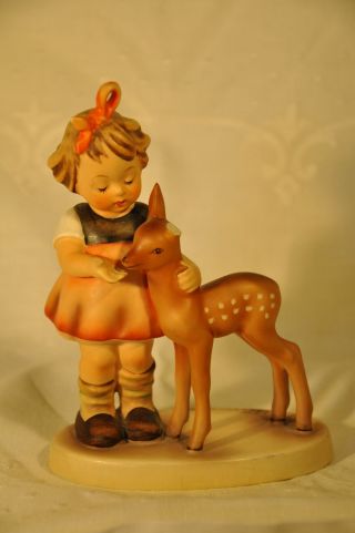 Goebel Hummel Figurine 136/1 " Friends " Girl Feeding Deer Tmk5 5.  50 "
