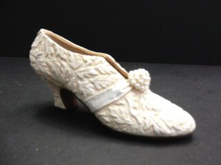 Just The Right Shoe By Raine 1999 " I Do " White Square Kitten Heel Euc