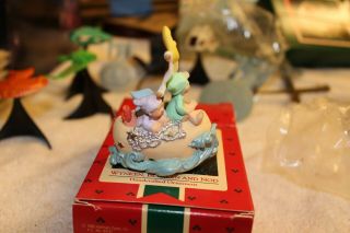 1986 Hallmark Handcrafted Christmas Ornament Wynken,  Blynken and Nod 3