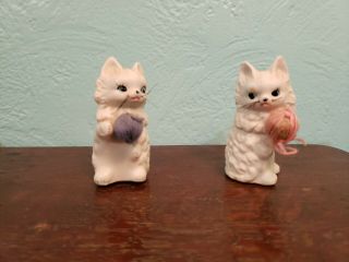 Vintage Salt And Pepper Shakers White Cats With Yarn