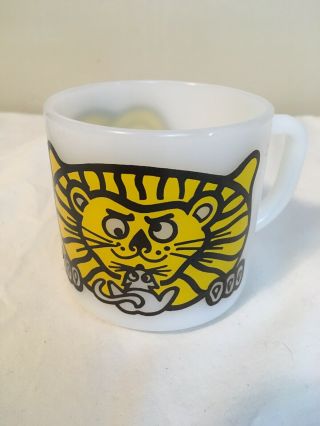 Vtg Federal Milk Glass Coffee Tea Mug Cup Lion Cat Mouse Stare Down