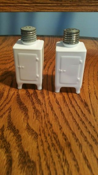 Vintage Ge General Electric White Milk Glass Ice Box Salt,  Pepper Shakers