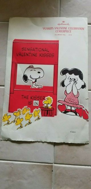 Vintage Hallmark Centerpiece " Peanuts Valentine Celebration " Snoopy Kisses