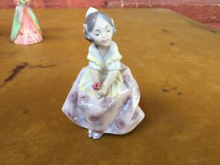 Lladro " Lolita " 5372 Spanish Seated Girl - Flamenco Dancer