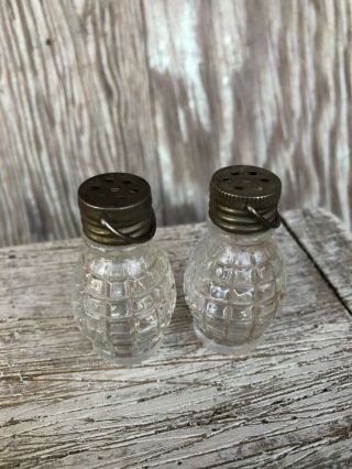 Vintage Clear Glass Salt & Peppers Shakers With Metal Top W/loop Handle