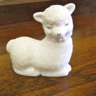 Avon Milk Glass Little Lamb Sheep Perfume Cologne Bottle 1977 - Full - No Box