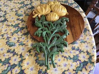 Vintage 1960’s Syroco Flower Wall Hanging Plaque Plastic Decor Mums