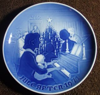 July 1971 B & G Copenhagen Porcelain Plate " Christmas At Home " 8000 Of 9071