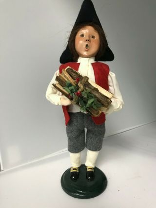 Byers Choice Williamsburg Boy With Fat Wood And Holly 2002 B