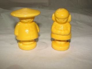 Vintage Mcm Asian Oriental Chinese Couple Man Woman Salt Pepper Shakers Yellow