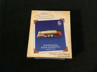 Hallmark Keepsake Ornament - Lionel 1939 Hiawatha Steam Locomotive - Date 2004