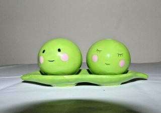 Vintage Anthropomorphic Peas In A Pod Salt And Pepper Shakers