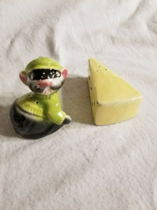 VINTAGE MOUSE CHEESE THIEF SALT AND PEPPER SHAKERS JAPAN 2