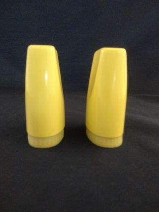 Vintage Boontonware Melamine Salt & Pepper Shakers Yellow (517)