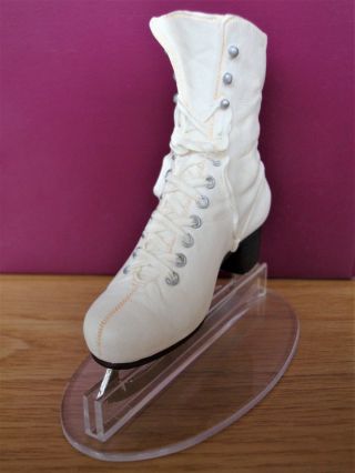 Just The Right Shoe - Figure Eight ice skating boot 2