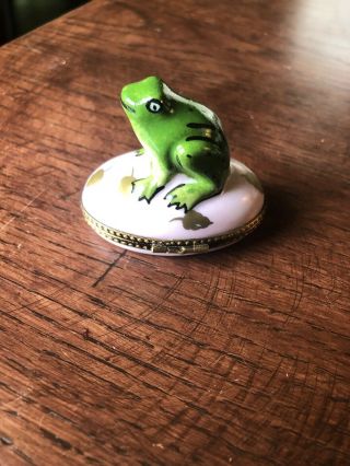Limoges France Hinged Trinket Box Peint Main Green Frog On Pink Lily Pad