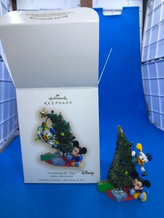 Hallmark Christmas Ornament Disney Mickey And Donald Trimming The Tree 2007