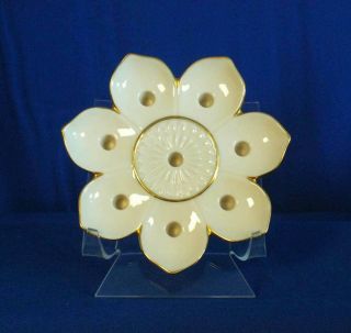 Lenox 8 Candles Holder Menorah Petal Ivory - Color Porcelain Gold Trim Usa Bfe1120