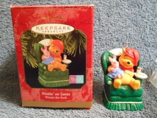 1997 Hallmark Keepsake Ornament Disney Winnie The Pooh & Piglet Waitin 