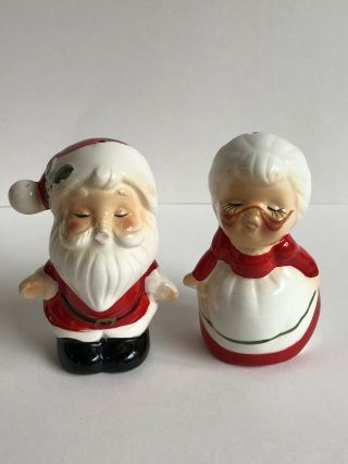 Vintage Kissing Santa And Mrs Claus Salt And Pepper Shakers Christmas 2
