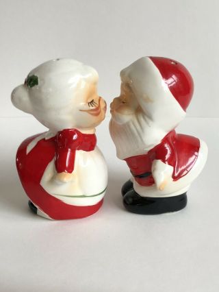 Vintage Kissing Santa And Mrs Claus Salt And Pepper Shakers Christmas 4
