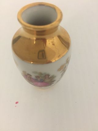 White And Gold Vase With Courting Couple 2 - 1/2” Tall