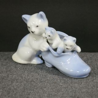Vintage Blue And White Cat With Kittens In Shoe Porcelain Figurine Made In Japan