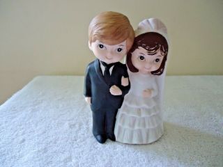 Vintage Ceramic Wedding Couple Figurine " Great Collectible Item "