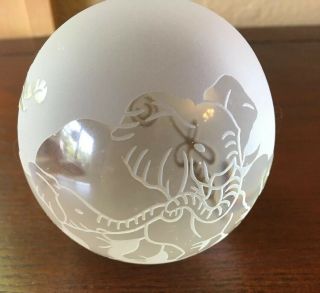 Arthur Court Designs Elephants Frosted Glass Round Paperweight 1993