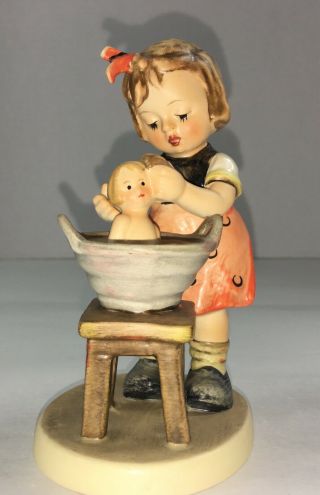 Goebel Hummel Figurine Doll Bath 319 Tmk 6