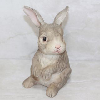 Boehm Figurine No Box Sitting Rabbit
