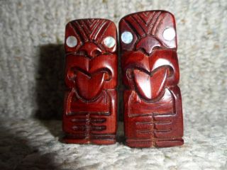 Vtg Carved Wood Tiki Bar Totem Pole Salt Pepper Shakers Mop Pearl Zealand
