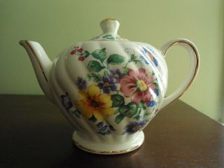 Windsor 2 - Cup Teapot Floral England