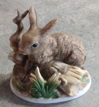 Homco Porcelain Rabbit On Log 1411 Bunny Us