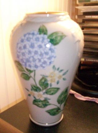 Lenox Made In U.  S.  A.  10 1/2 " Vase Blue Flowers Gold Accents