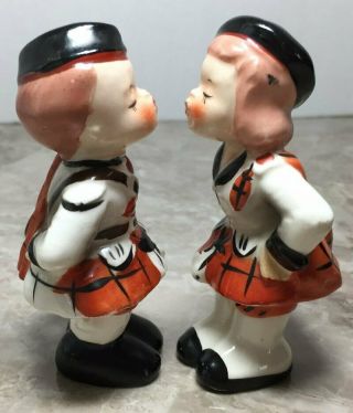 Napco 1956 Kissing Scottish Boy Girl Dancers Salt Pepper Shakers Vintage