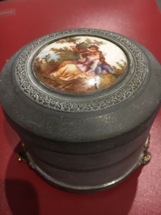 Vintage Round Metal Powder Puff Music Box with Victorian Couple 1940’s 3