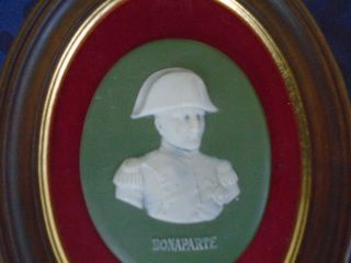 Oval frame containing a jasperware bust of Napoleon Bonaparte 2