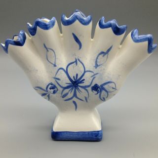 Leart Vintage 5 Finger Bud Vase Blue White Flower Porcelain Made Usa 5.  5x4.  5 "