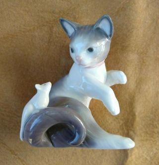 Vintage Lladro Cat With Bow And Mouse Figurine; Blue Stamp; 1984