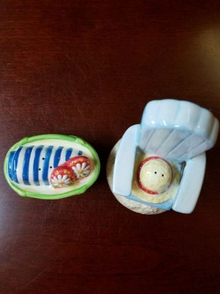 Vintage salt and pepper shakers 1275 Beach Chair and Bag Flip Flops 5