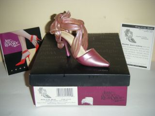Just The Right Shoe By Raine " Wrap It Up " 25229 Carlton Cards Exclusive