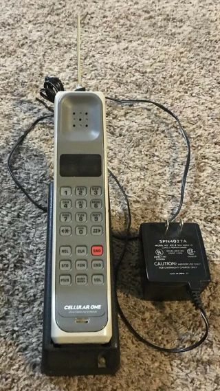 Vintage Motorola Ultra Classic Brick Phone,  Cellular One,  W/ Charger