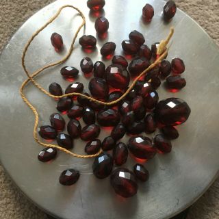 Vintage cherry red bakelite faceted necklace - 60 loose beads - 37g 3