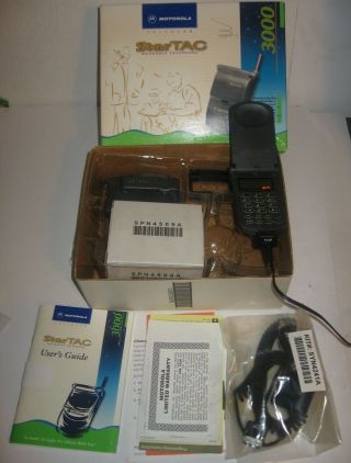 Vintage Motorola Startac 3000 Series Flip Cell Phone W/ Access.  & Box