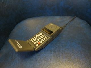 Vintage American Wireless By Motorola Brick Cell Phone With Battery
