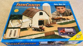 Ertl Farm Country Dairy Barn Set - 1/64 Scale - Vintage