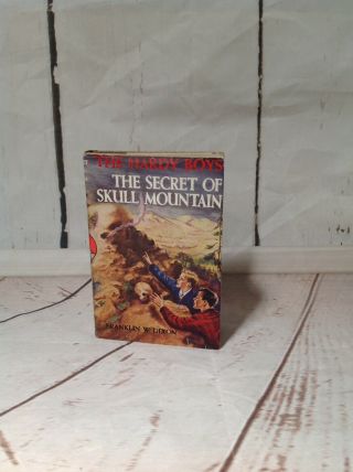 The Hardy Boys - The Secret Of Skull Mountain Book 27 Dust Jacket 1959 Vintage
