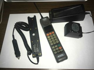 Vintage Motorola Ultra Classic Ii Brick Cellular Phone With Charger Car Adapter